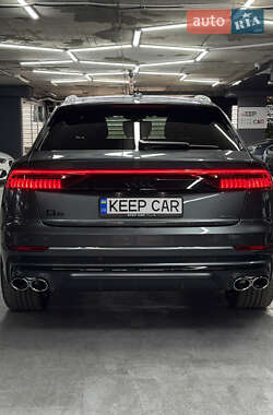 Внедорожник / Кроссовер Audi Q8 2021 в 