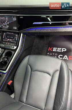 Внедорожник / Кроссовер Audi Q8 2021 в 