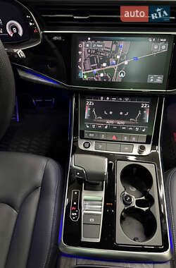 Внедорожник / Кроссовер Audi Q8 2021 в 