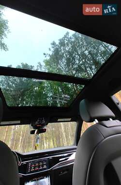 Позашляховик / Кросовер Audi Q8 2022 в 