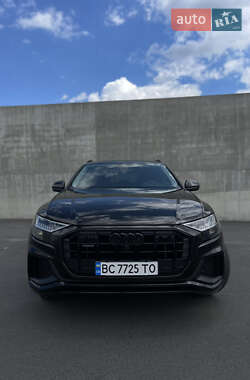 Внедорожник / Кроссовер Audi Q8 2022 в 