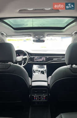 Внедорожник / Кроссовер Audi Q8 2022 в 