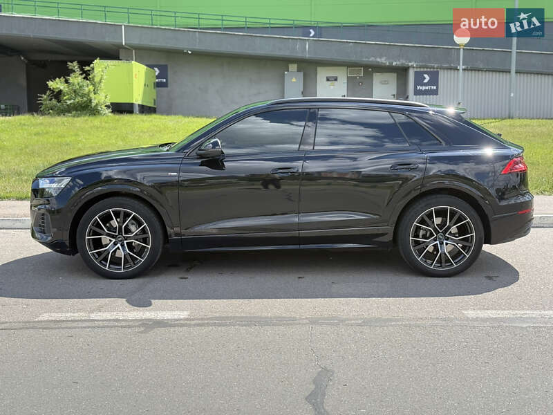 Внедорожник / Кроссовер Audi Q8 2019 в 