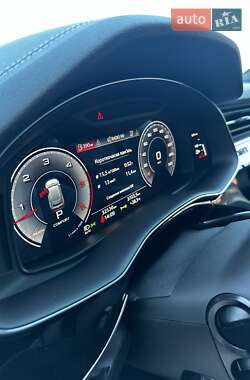 Позашляховик / Кросовер Audi Q8 2024 в 