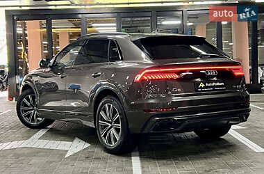 Внедорожник / Кроссовер Audi Q8 2019 в 