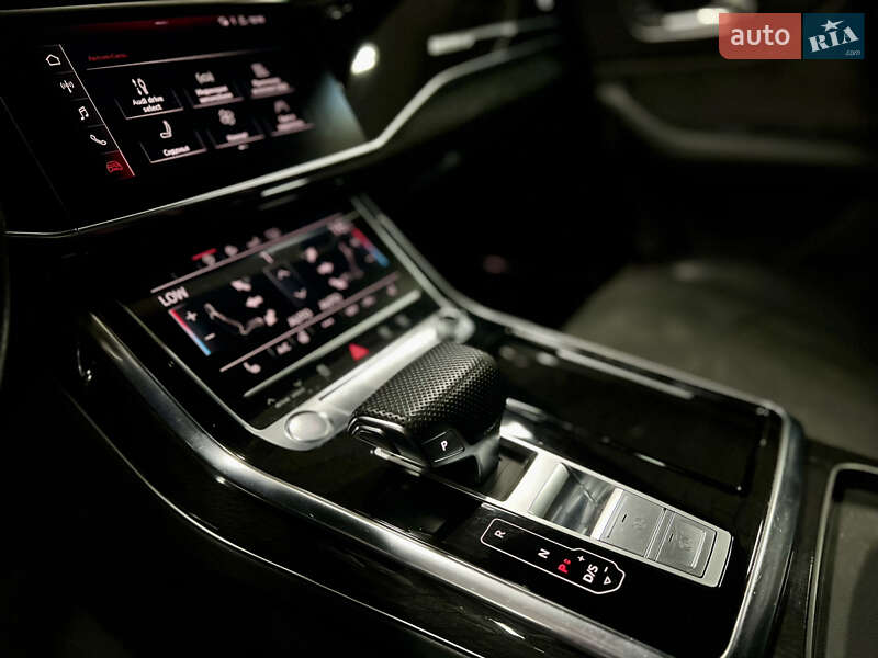 Внедорожник / Кроссовер Audi Q8 2019 в Киеве