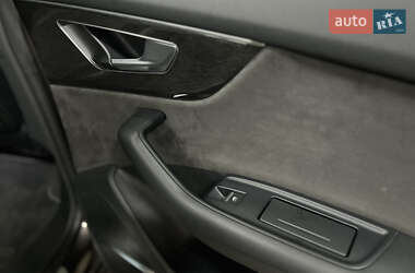 Внедорожник / Кроссовер Audi Q8 2019 в 