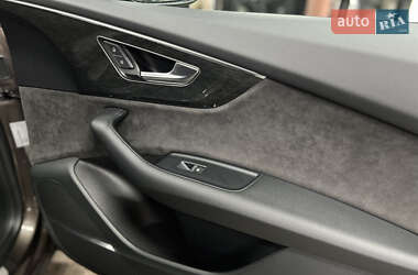 Внедорожник / Кроссовер Audi Q8 2019 в 