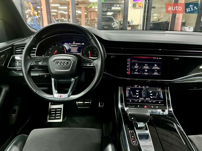 Внедорожник / Кроссовер Audi Q8 2019 в Киеве