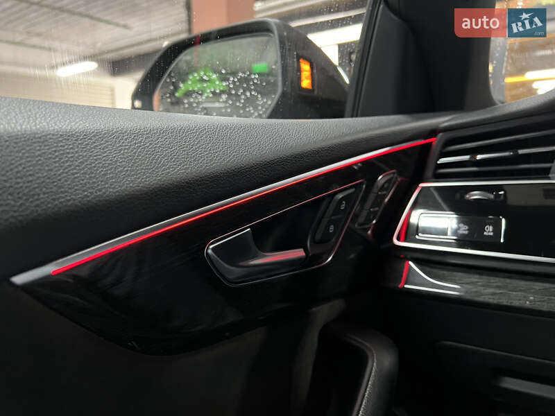 Внедорожник / Кроссовер Audi Q8 2019 в Киеве