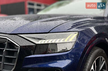 Внедорожник / Кроссовер Audi Q8 2021 в 