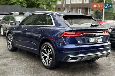 Внедорожник / Кроссовер Audi Q8 2021 в 