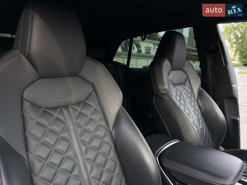Позашляховик / Кросовер Audi Q8 2023 в Києві