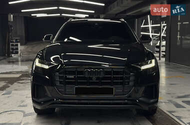Внедорожник / Кроссовер Audi Q8 2020 в 