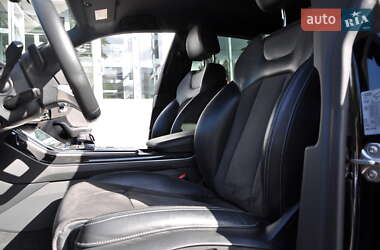 Позашляховик / Кросовер Audi Q8 2018 в 