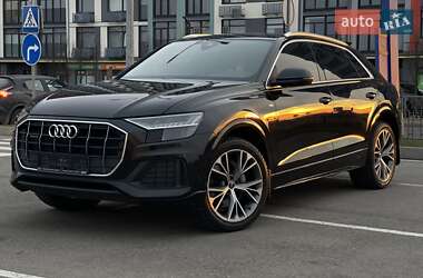 Внедорожник / Кроссовер Audi Q8 2021 в 