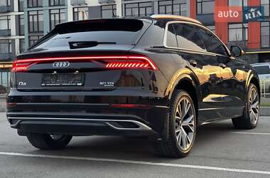 Внедорожник / Кроссовер Audi Q8 2021 в 