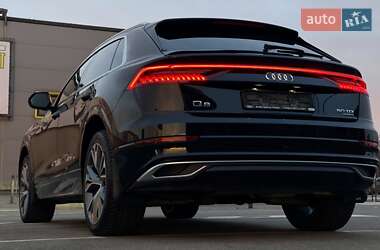 Внедорожник / Кроссовер Audi Q8 2021 в 