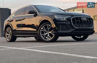 Внедорожник / Кроссовер Audi Q8 2021 в 