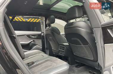 Внедорожник / Кроссовер Audi Q8 2021 в 