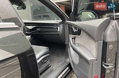 Внедорожник / Кроссовер Audi Q8 2021 в 