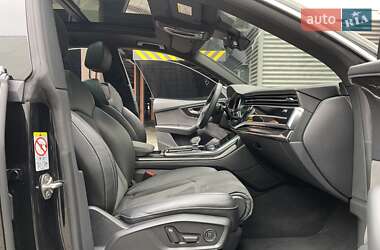 Внедорожник / Кроссовер Audi Q8 2021 в 