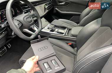 Внедорожник / Кроссовер Audi Q8 2021 в 