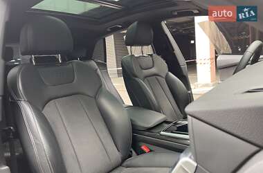 Внедорожник / Кроссовер Audi Q8 2021 в 