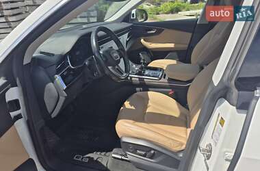 Позашляховик / Кросовер Audi Q8 2019 в 