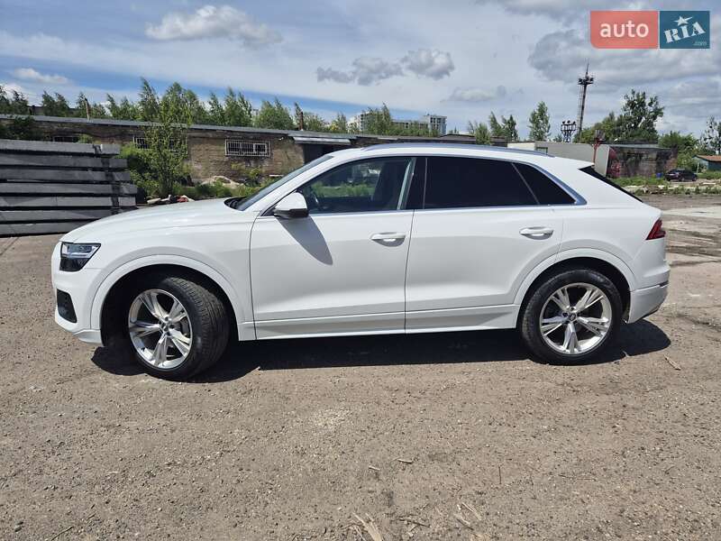 Позашляховик / Кросовер Audi Q8 2019 в 