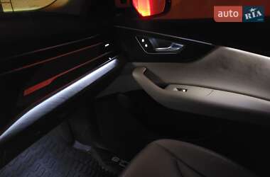 Позашляховик / Кросовер Audi Q8 2019 в 