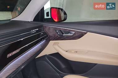 Позашляховик / Кросовер Audi Q8 2019 в 