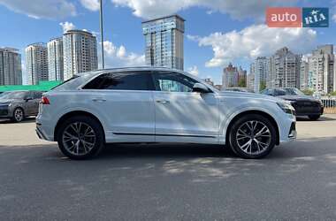 Внедорожник / Кроссовер Audi Q8 2021 в 