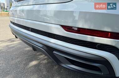Внедорожник / Кроссовер Audi Q8 2021 в 