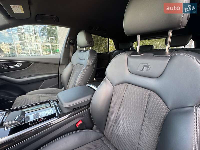 Позашляховик / Кросовер Audi Q8 2021 в Києві