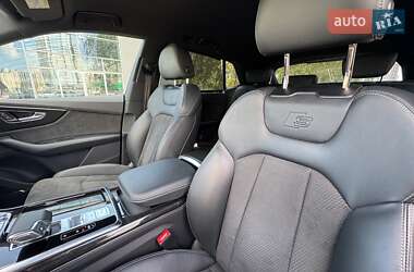 Внедорожник / Кроссовер Audi Q8 2021 в 