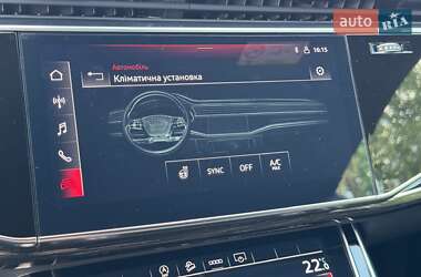Внедорожник / Кроссовер Audi Q8 2021 в 