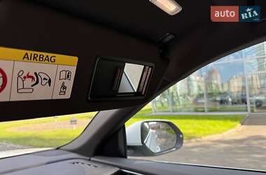 Внедорожник / Кроссовер Audi Q8 2021 в 