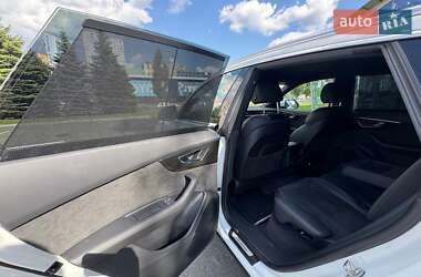 Внедорожник / Кроссовер Audi Q8 2021 в 