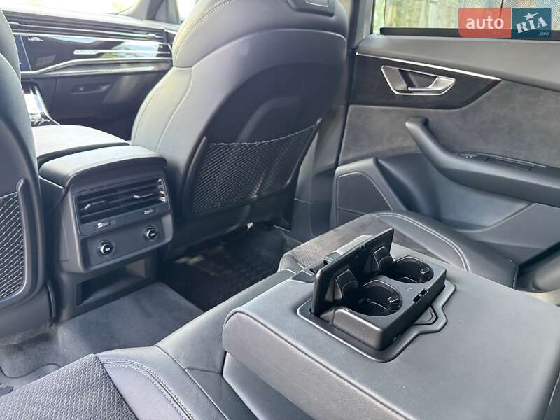 Позашляховик / Кросовер Audi Q8 2021 в Києві
