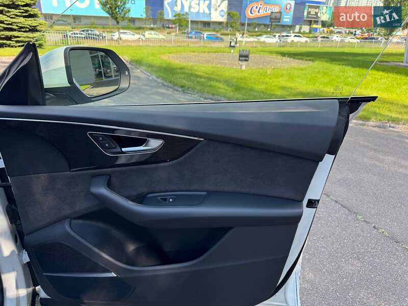 Позашляховик / Кросовер Audi Q8 2021 в Києві