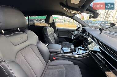 Внедорожник / Кроссовер Audi Q8 2021 в 