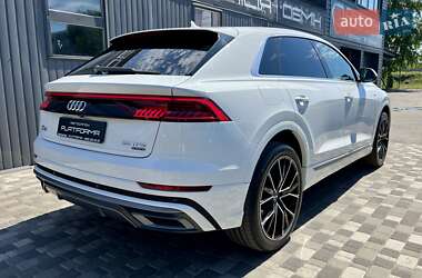 Позашляховик / Кросовер Audi Q8 2018 в 