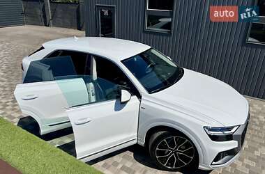 Позашляховик / Кросовер Audi Q8 2018 в 