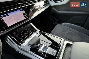Внедорожник / Кроссовер Audi Q8 2018 в 