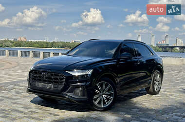 Внедорожник / Кроссовер Audi Q8 2021 в 
