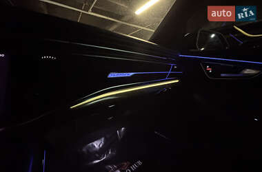 Внедорожник / Кроссовер Audi Q8 2021 в 
