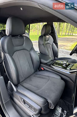 Внедорожник / Кроссовер Audi Q8 2021 в 