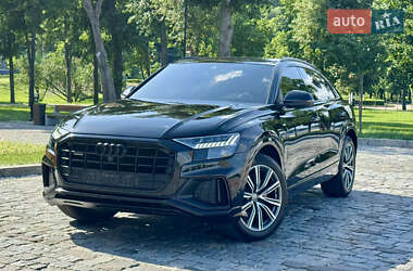 Внедорожник / Кроссовер Audi Q8 2021 в 