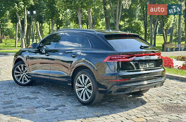 Внедорожник / Кроссовер Audi Q8 2021 в 
